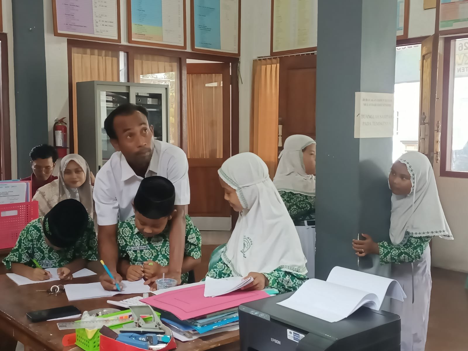 KUNJUNGAN MI AL HUDA KE DESA PUCAKWANGI UNTUK MENGETAHUI DAN MENCATAT SOTK PEMDES